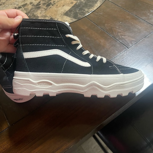 Vans - Picture 3 of 7